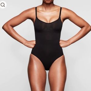 NWOT SKIMS SCULPTING BODY SUIT IN ONYX